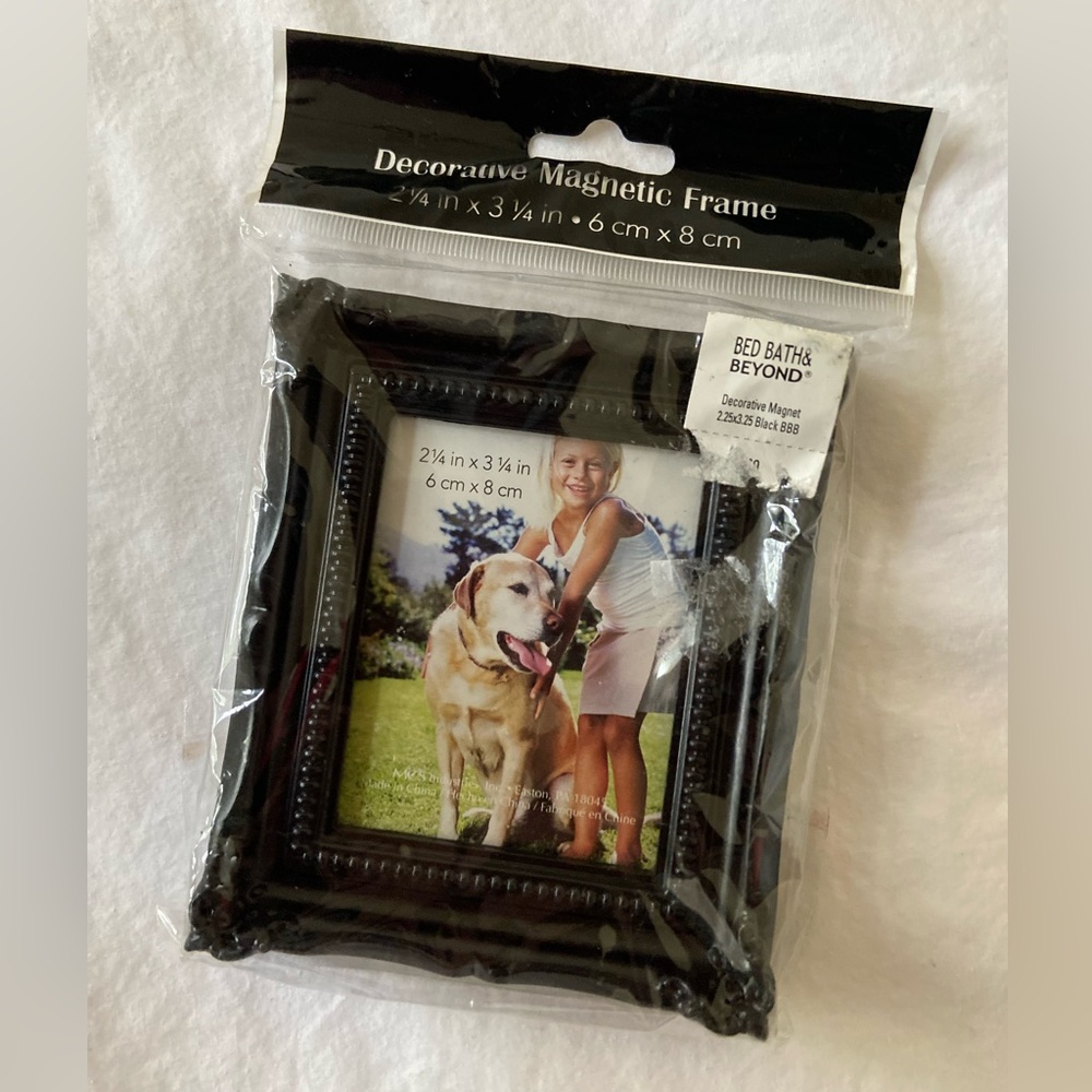 New small decorative magnetic black ornate frame 2 1/4 x 3 1/4 in - Picture 3 of 14